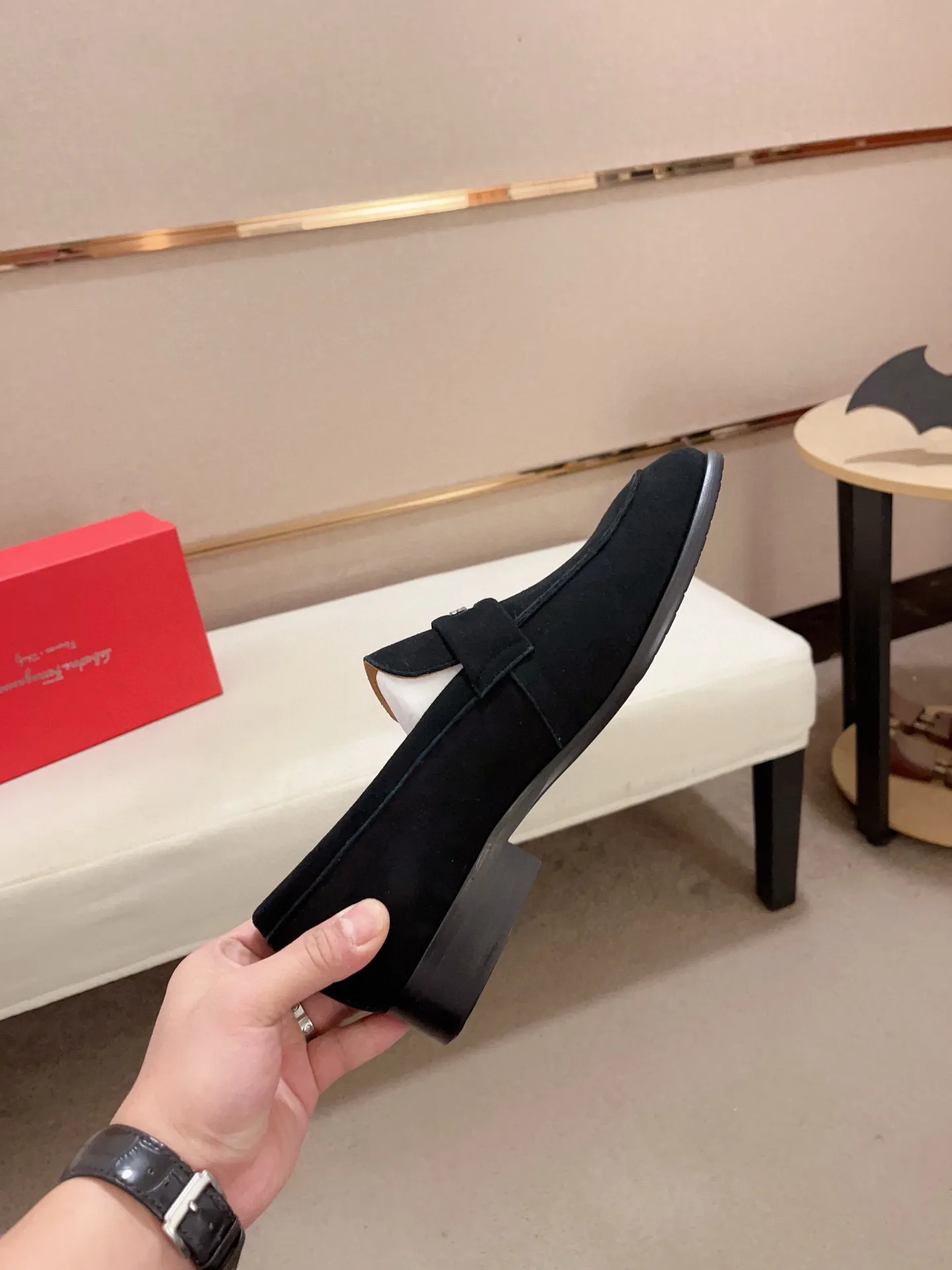 Men's shoes💰: 520💰 High version Ferragamo quality! 🆕🆕Exclusive hot-selling products in stock🔥🔥New products on the shelves, high-quality shoes, high-end driving shoes, with complete packaging! 💪 💪 Material: imported patented cowhide 🐂 + imported high-quality water-dyed cowhide lining + wear-resistant outsole 👍🏻👍🏻 Features: high-end and comfortable, purely handmade 🚀 🚀 Create the perfect shoes that suit you best 🔥 🔥 Size: (38-44) Can be customized 45 non-returnable!